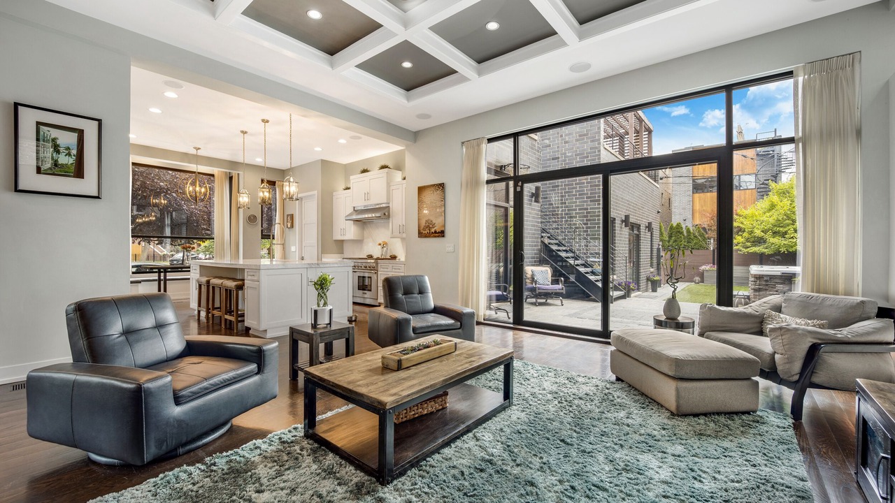 Photo of Livingroom in West Town