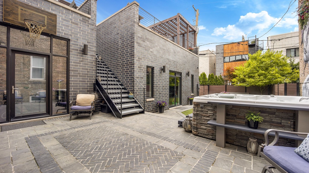 Photo of Patio Balcony in West Town