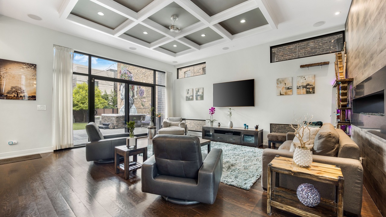 Photo of Livingroom in West Town