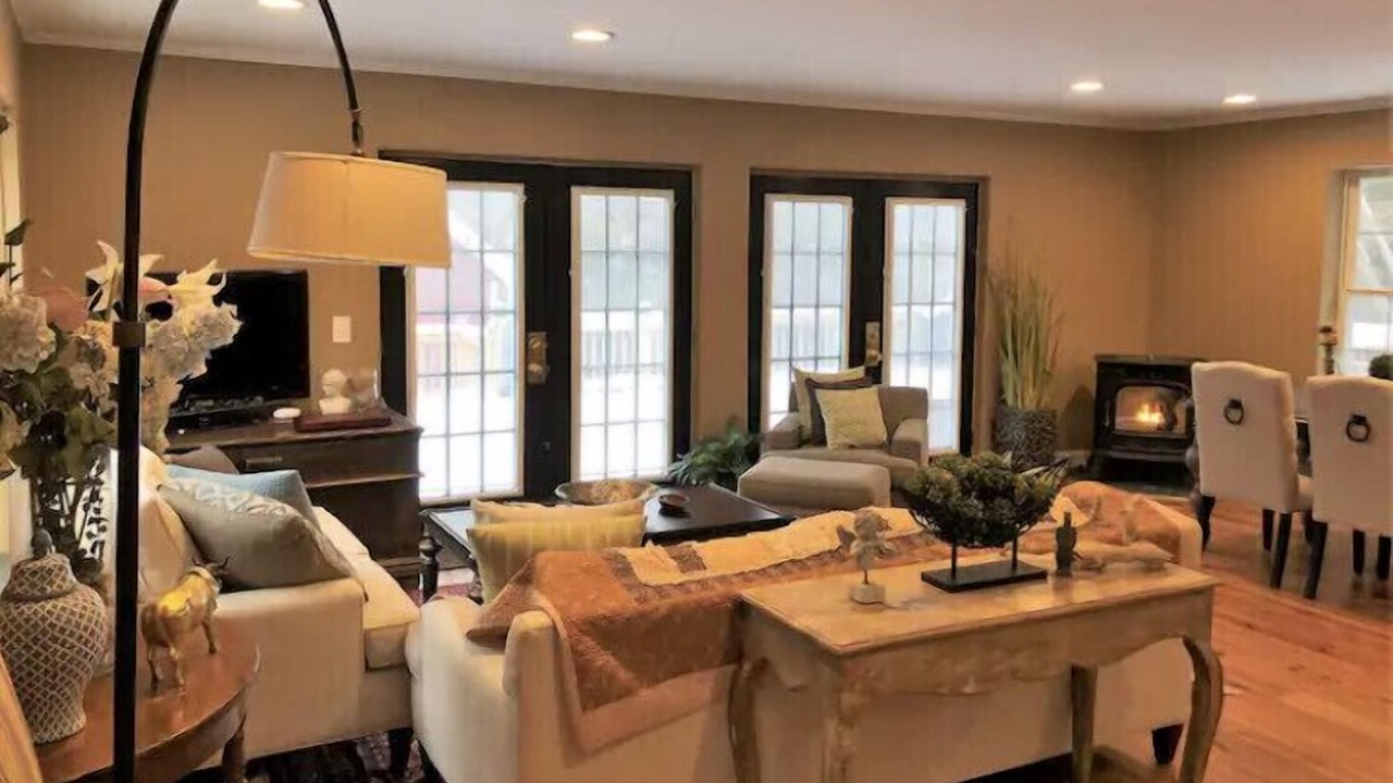 Photo of Livingroom in Parksville