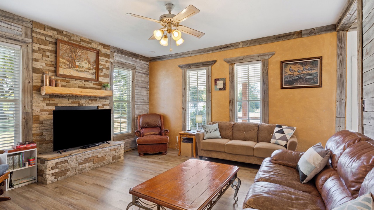 Photo of Livingroom in Mound