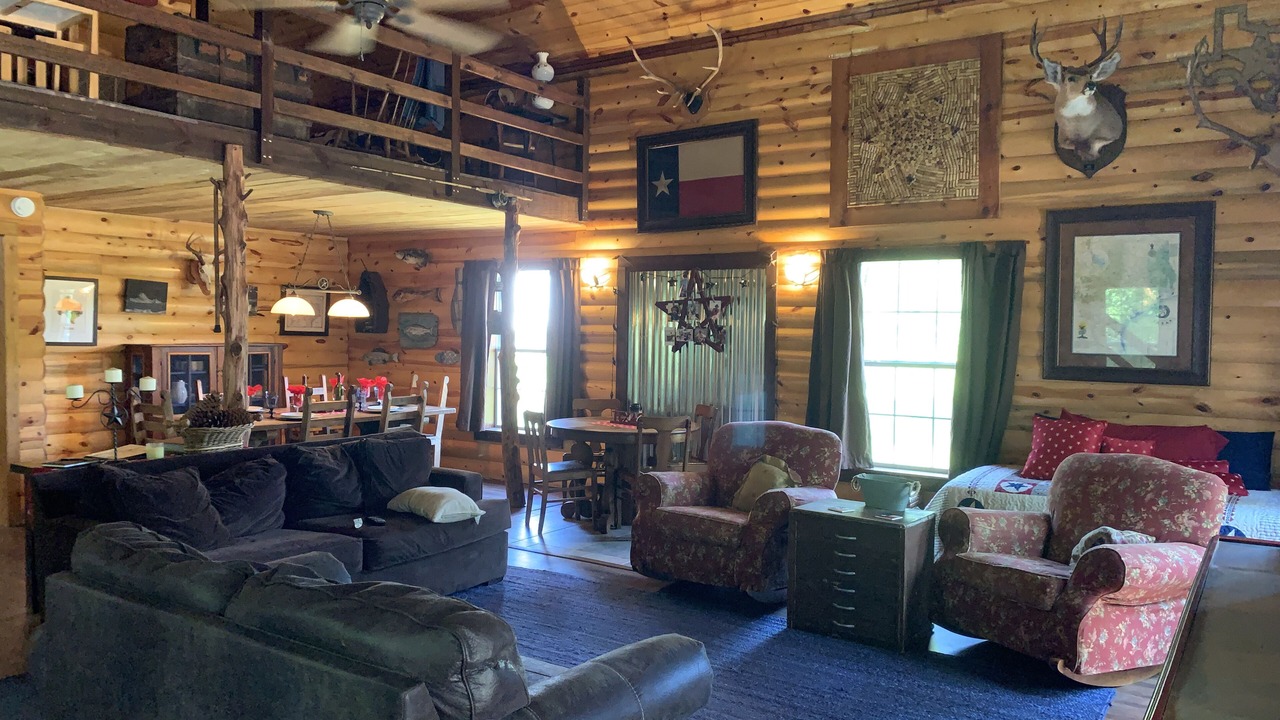 Photo of Livingroom in Broaddus