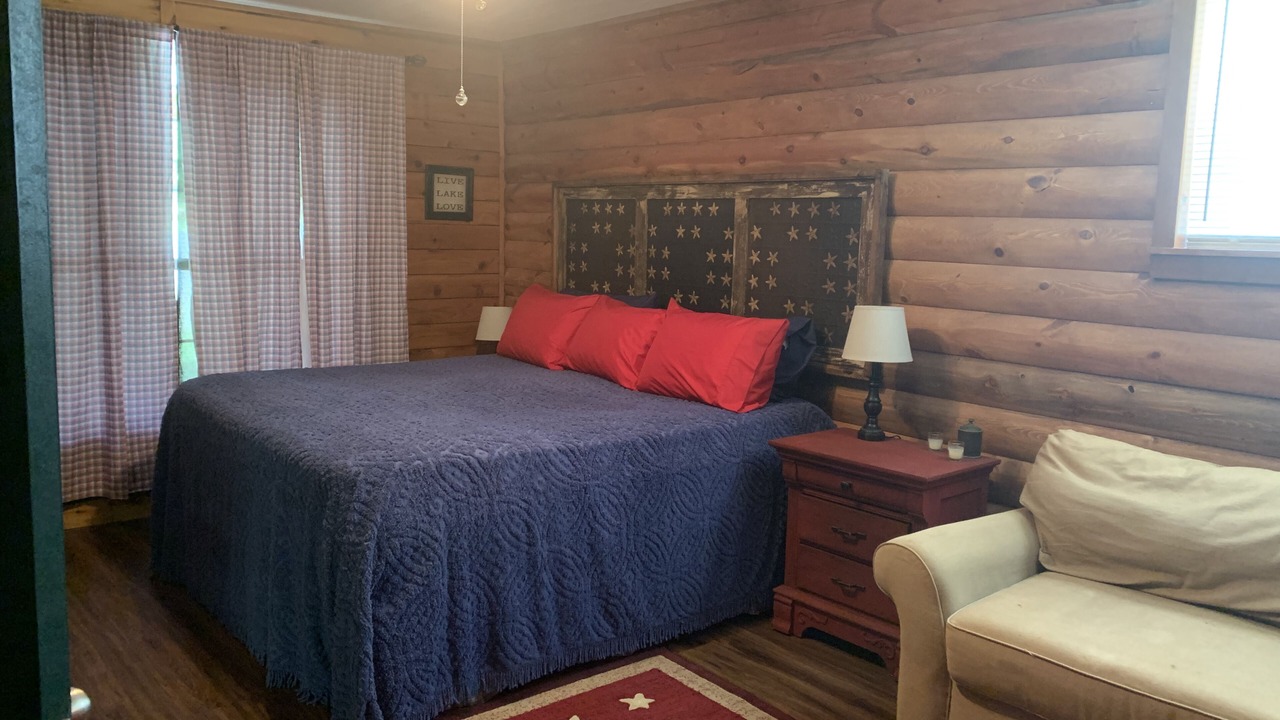 Photo of Bedroom in Broaddus