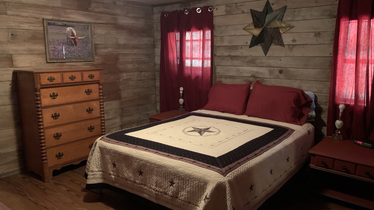 Photo of Bedroom in Broaddus