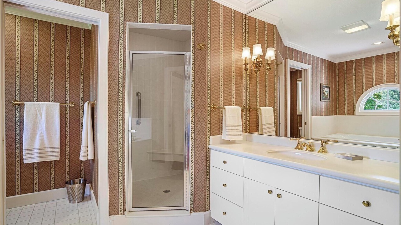 Photo of Bathroom in Birchwood Farms
