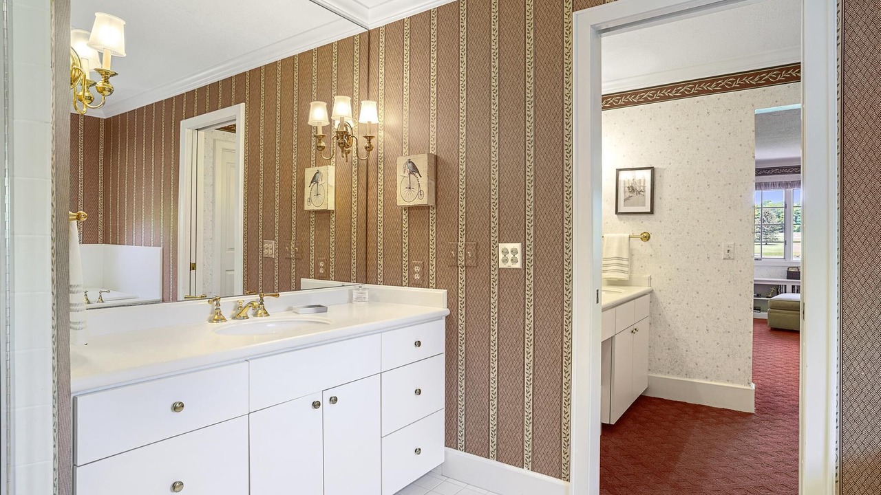 Photo of Bathroom in Birchwood Farms