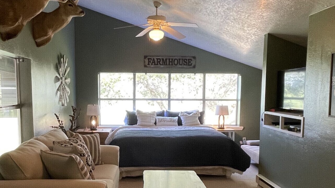 Photo of Bedroom in Oakland