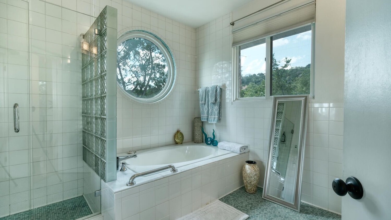 Photo of Bathroom in Lower Basin Lake Travis