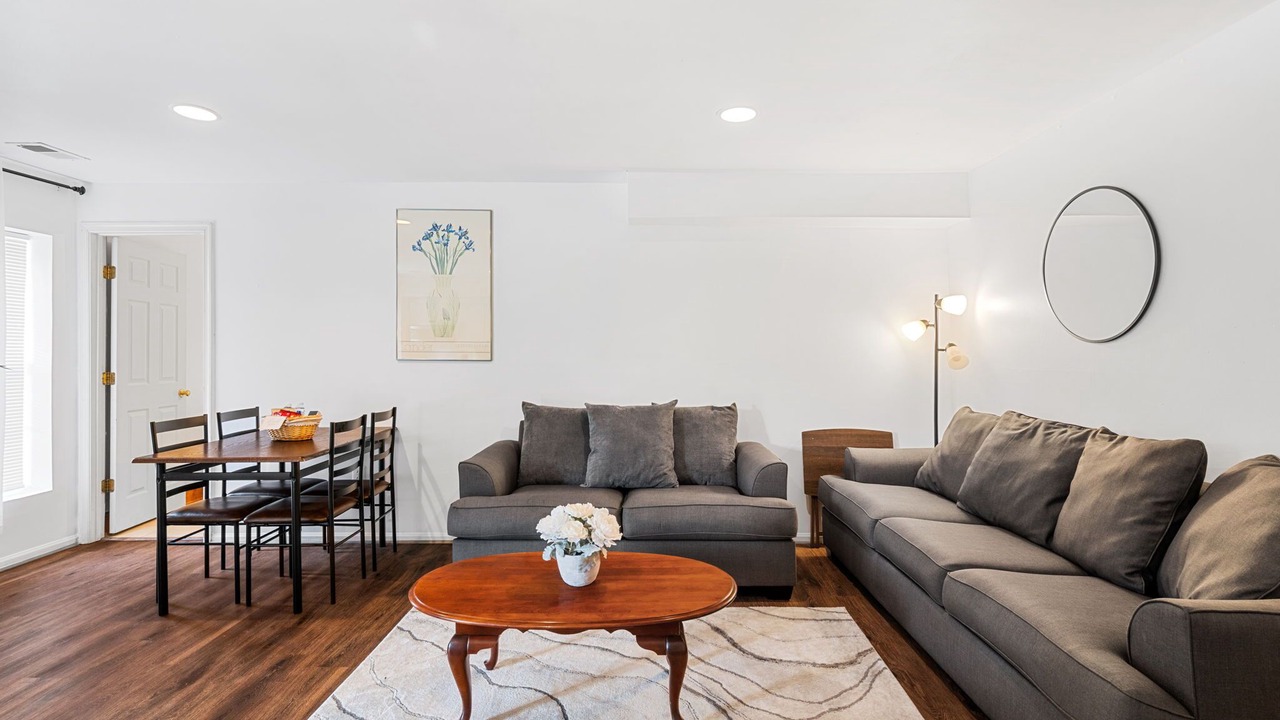 Photo of Livingroom in Garrisonville