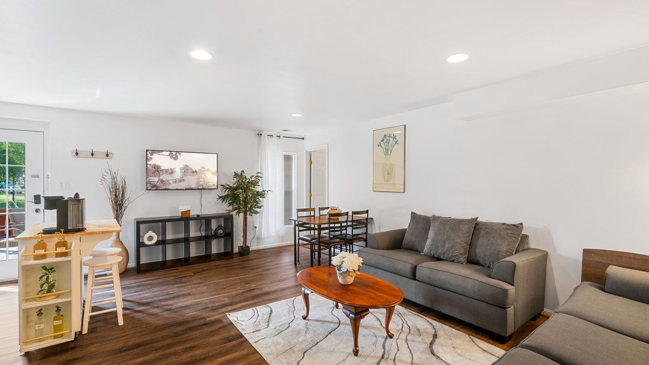 Photo of Livingroom in Garrisonville