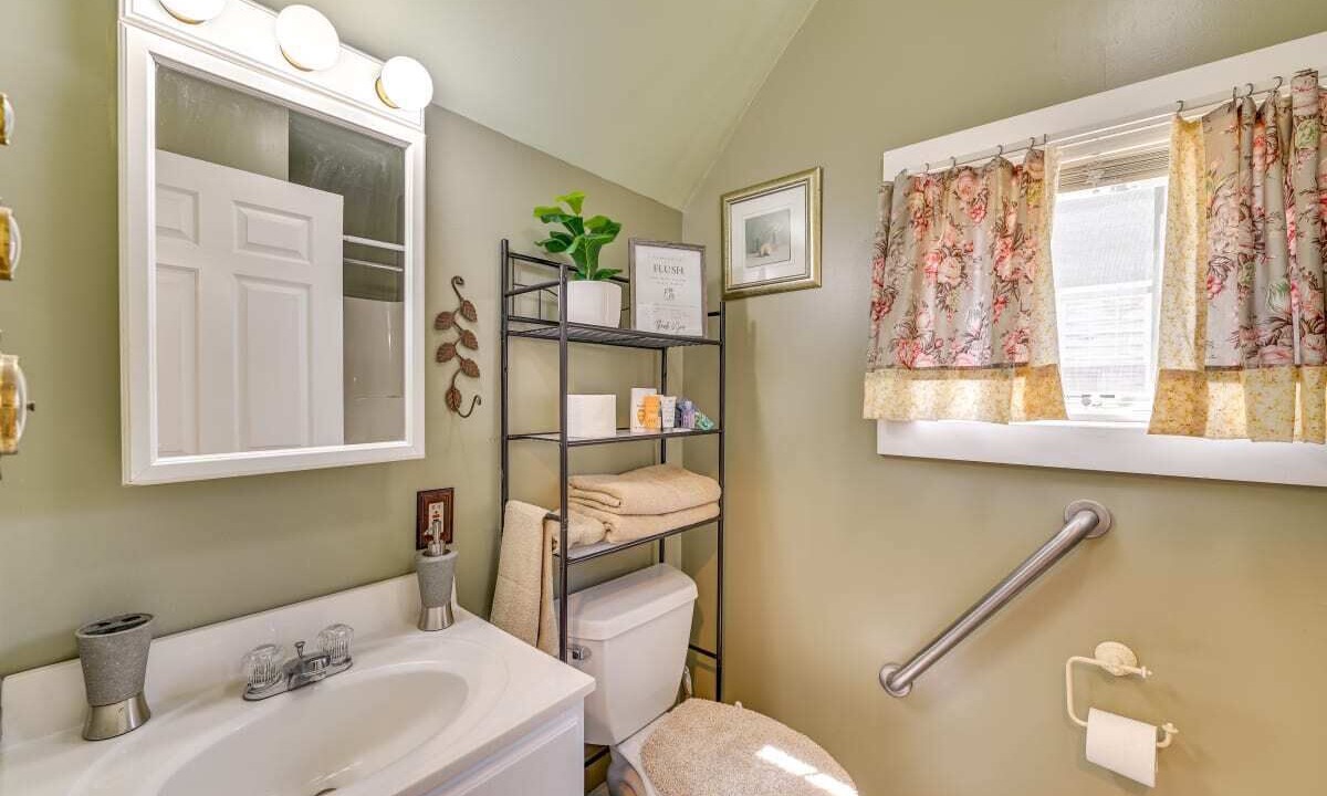 Photo of Bathroom in Gloversville