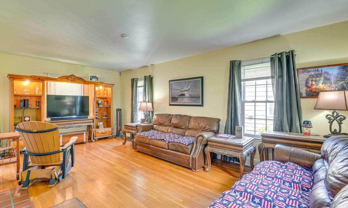 Photo of Livingroom in Gloversville
