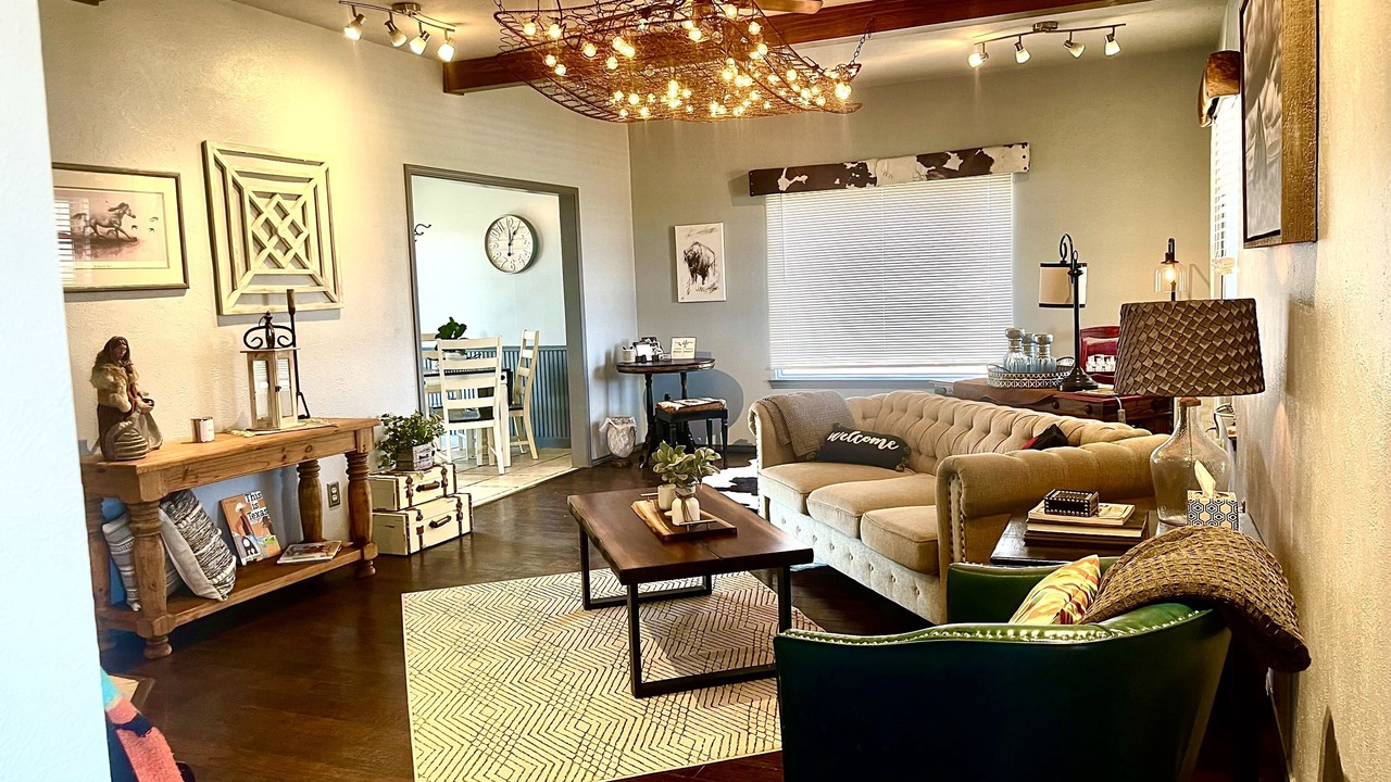 Photo of Livingroom in Aubrey