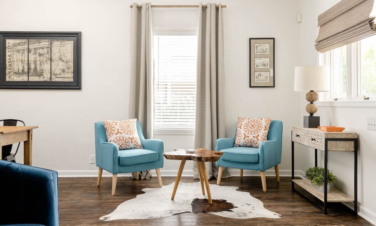 Photo of Livingroom in West Plaza