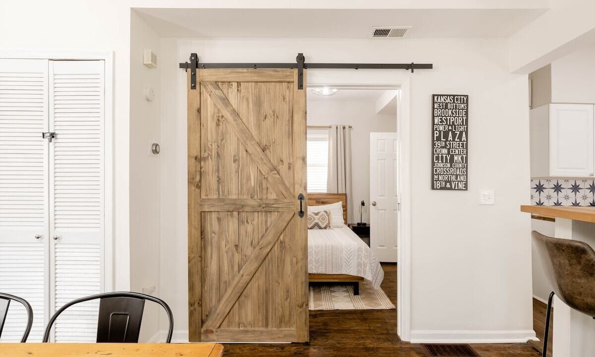 Photo of Bedroom in West Plaza