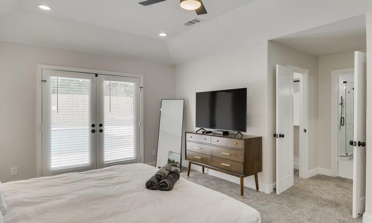 Photo of Bedroom in Garland