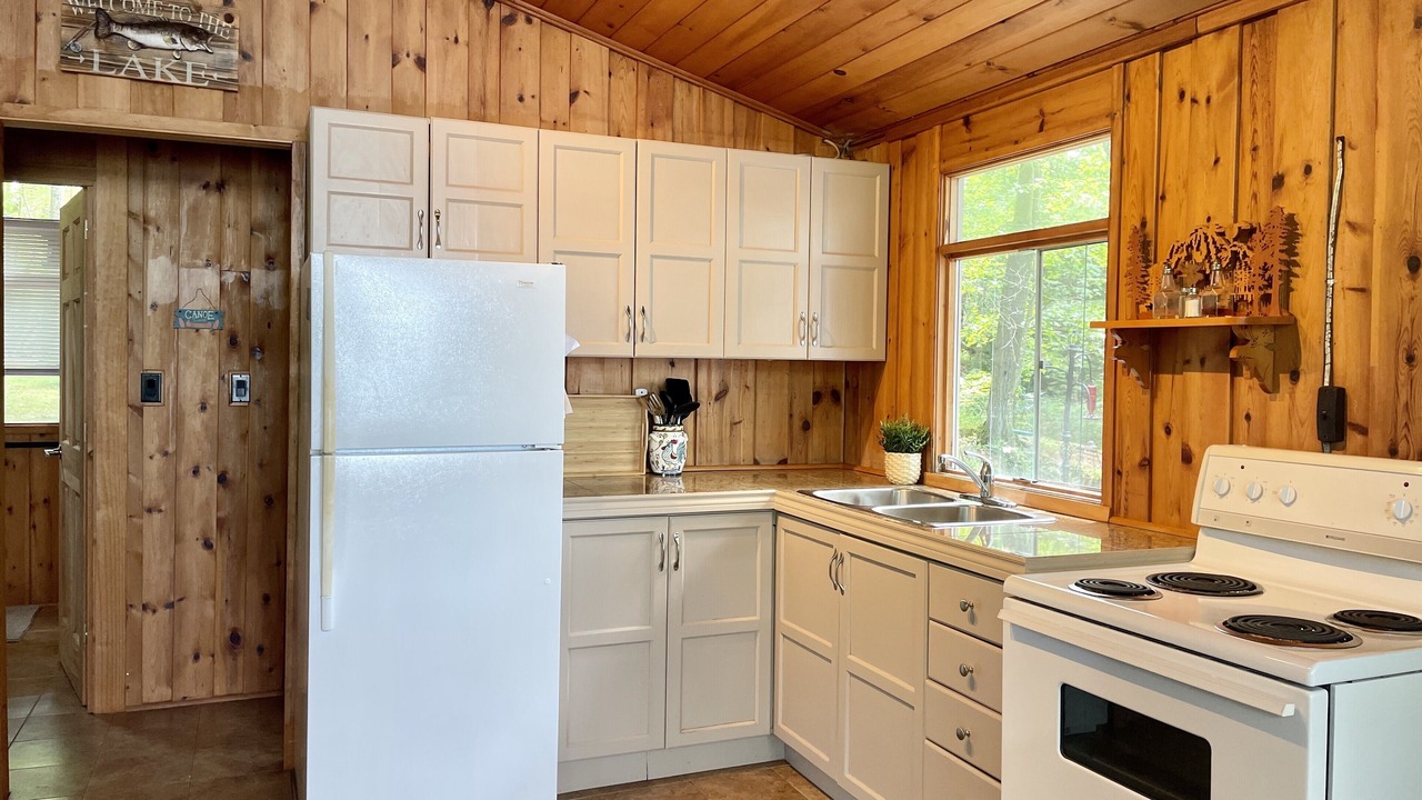 Photo of Kitchen in Head Lake
