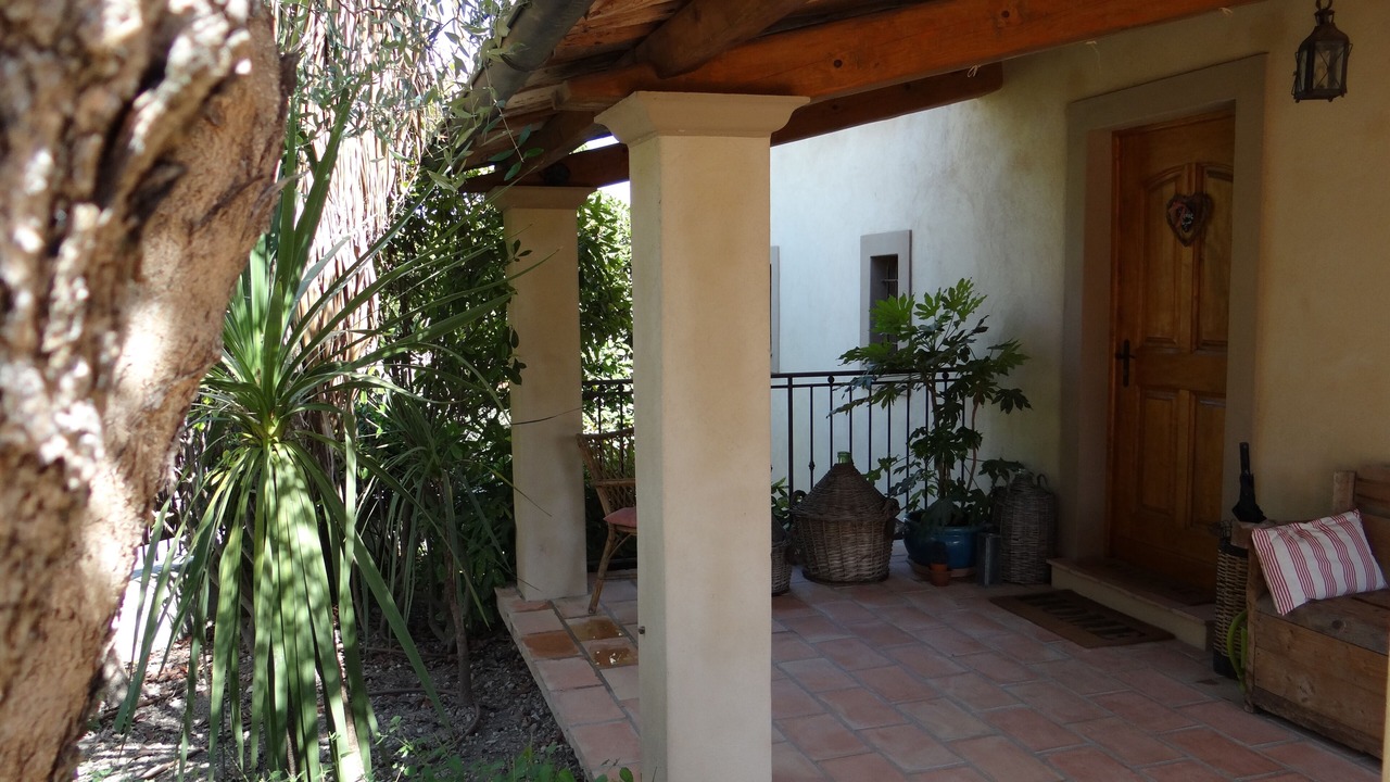 Photo of Patio Balcony in Gairaut