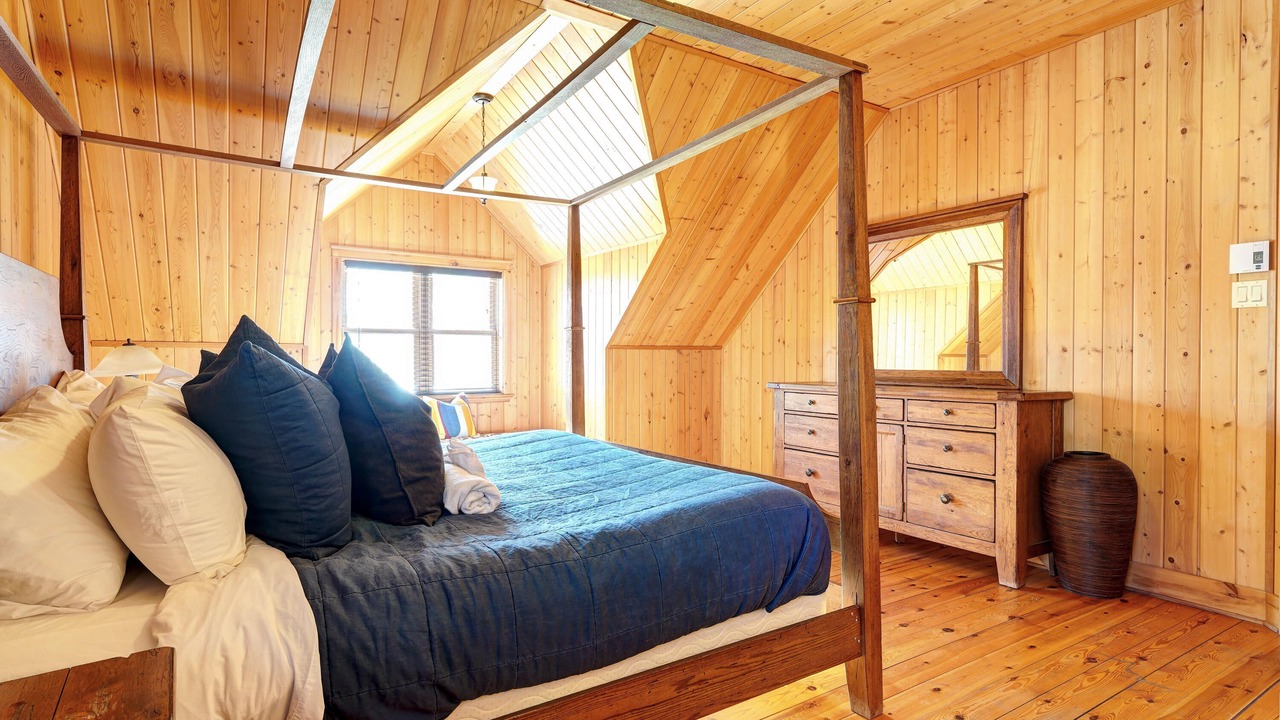 Photo of Bedroom in Fiddler Lake Resort