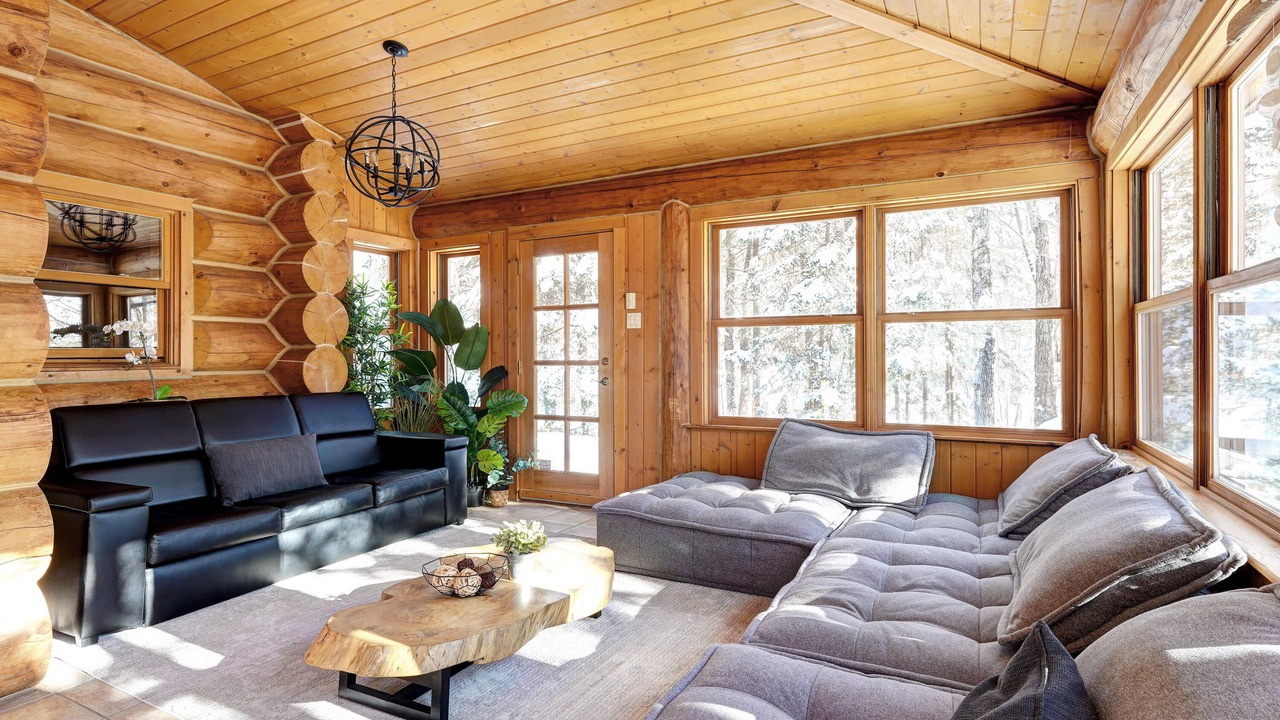 Photo of Livingroom in Fiddler Lake Resort