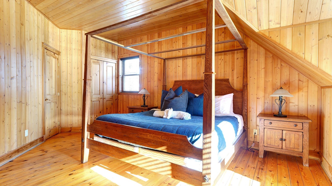 Photo of Bedroom in Fiddler Lake Resort