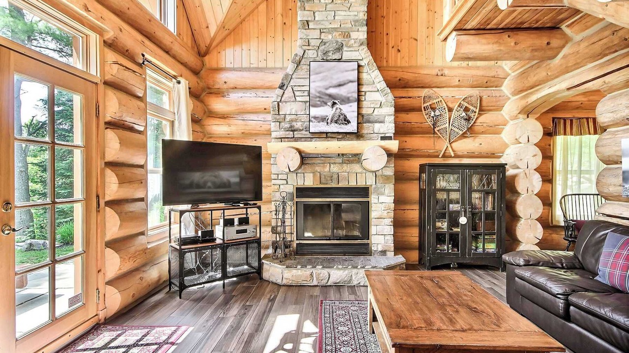 Photo of Livingroom in Fiddler Lake Resort