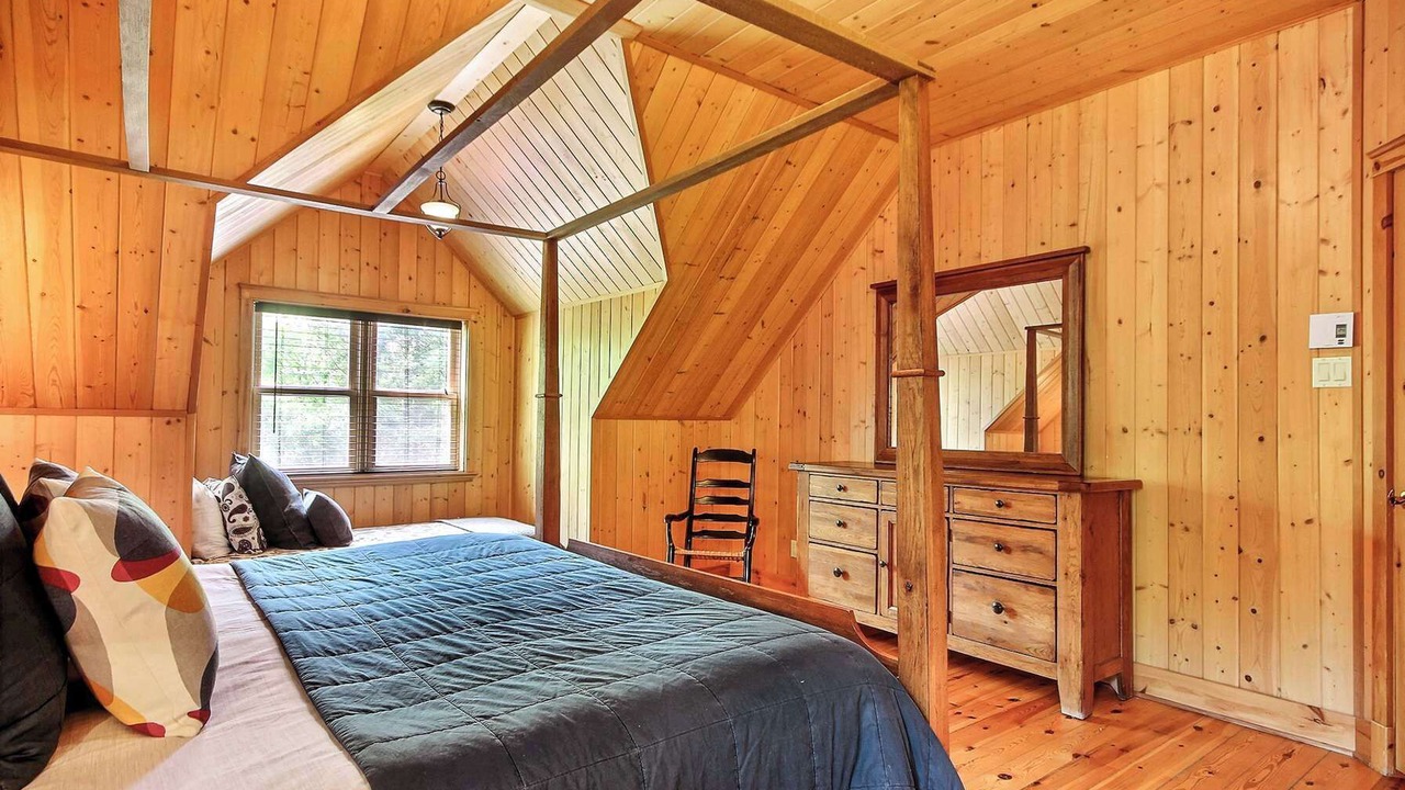 Photo of Bedroom in Fiddler Lake Resort