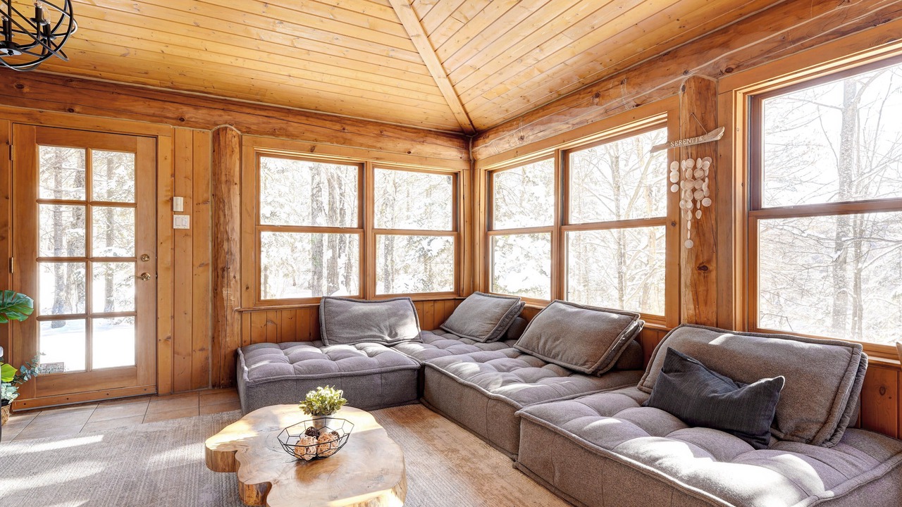 Photo of Livingroom in Fiddler Lake Resort