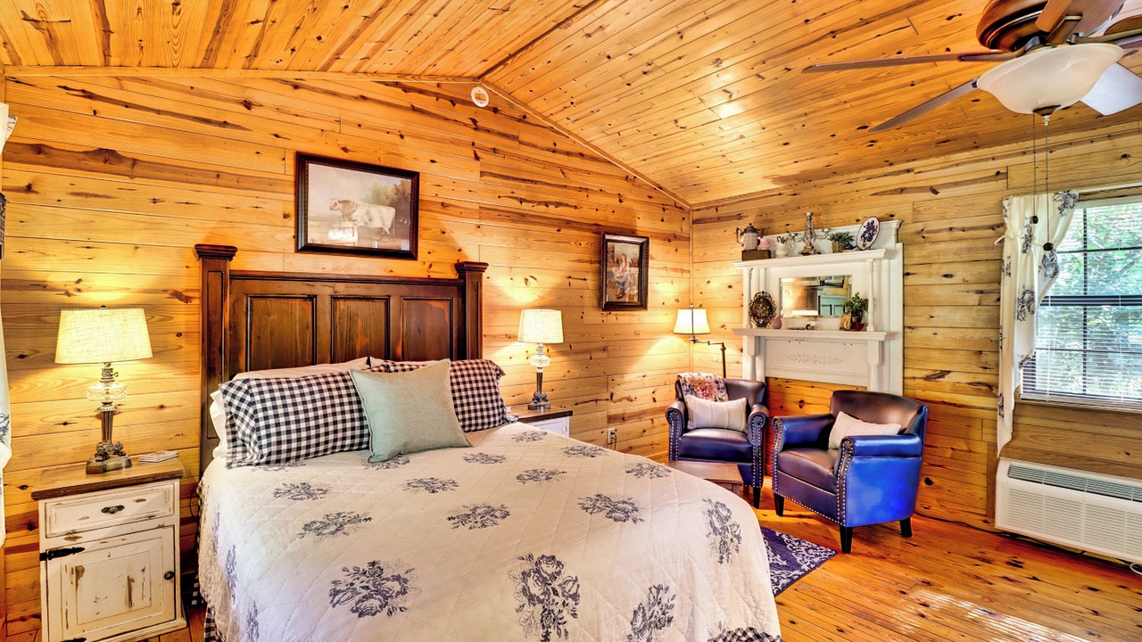 Photo of Bedroom in Harriet