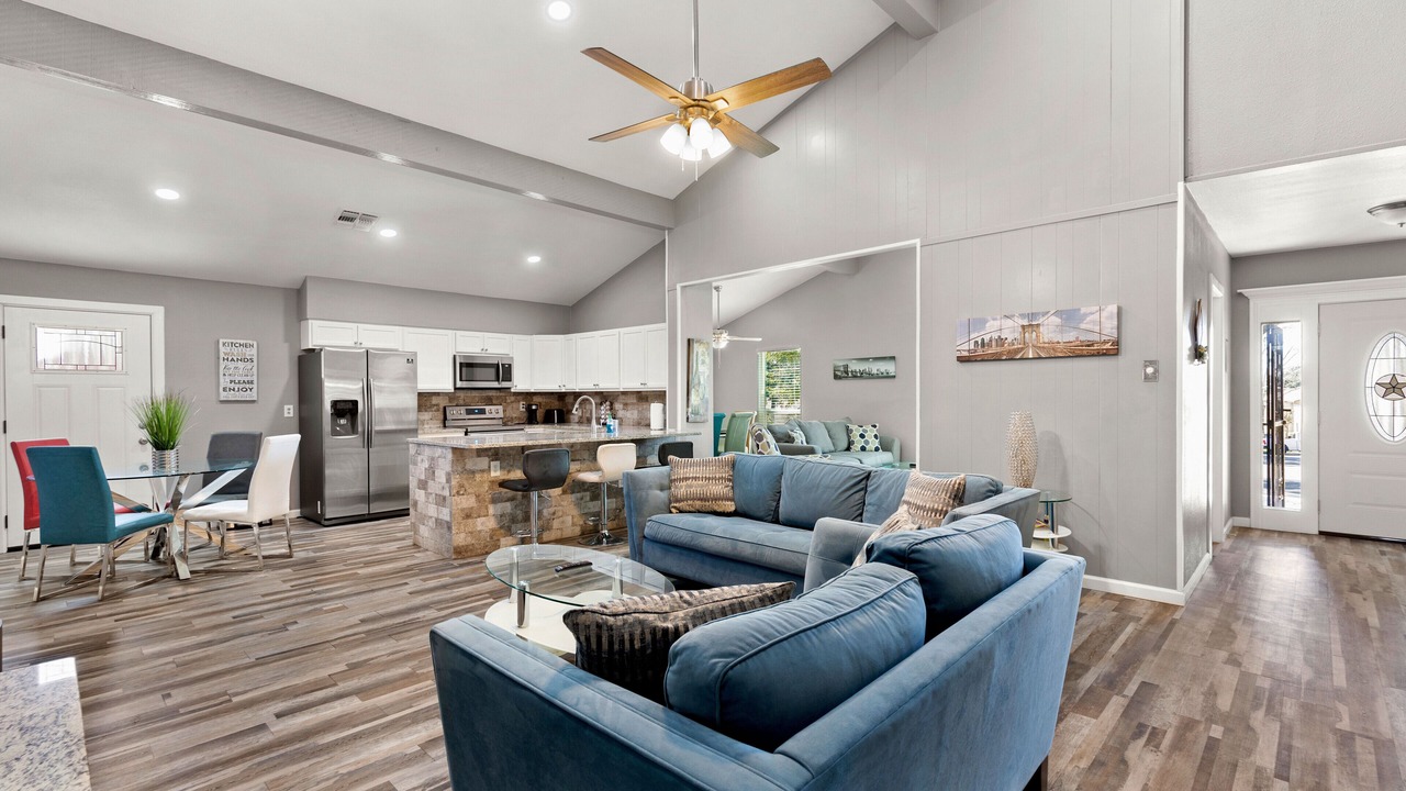 Photo of Livingroom in Leon Valley