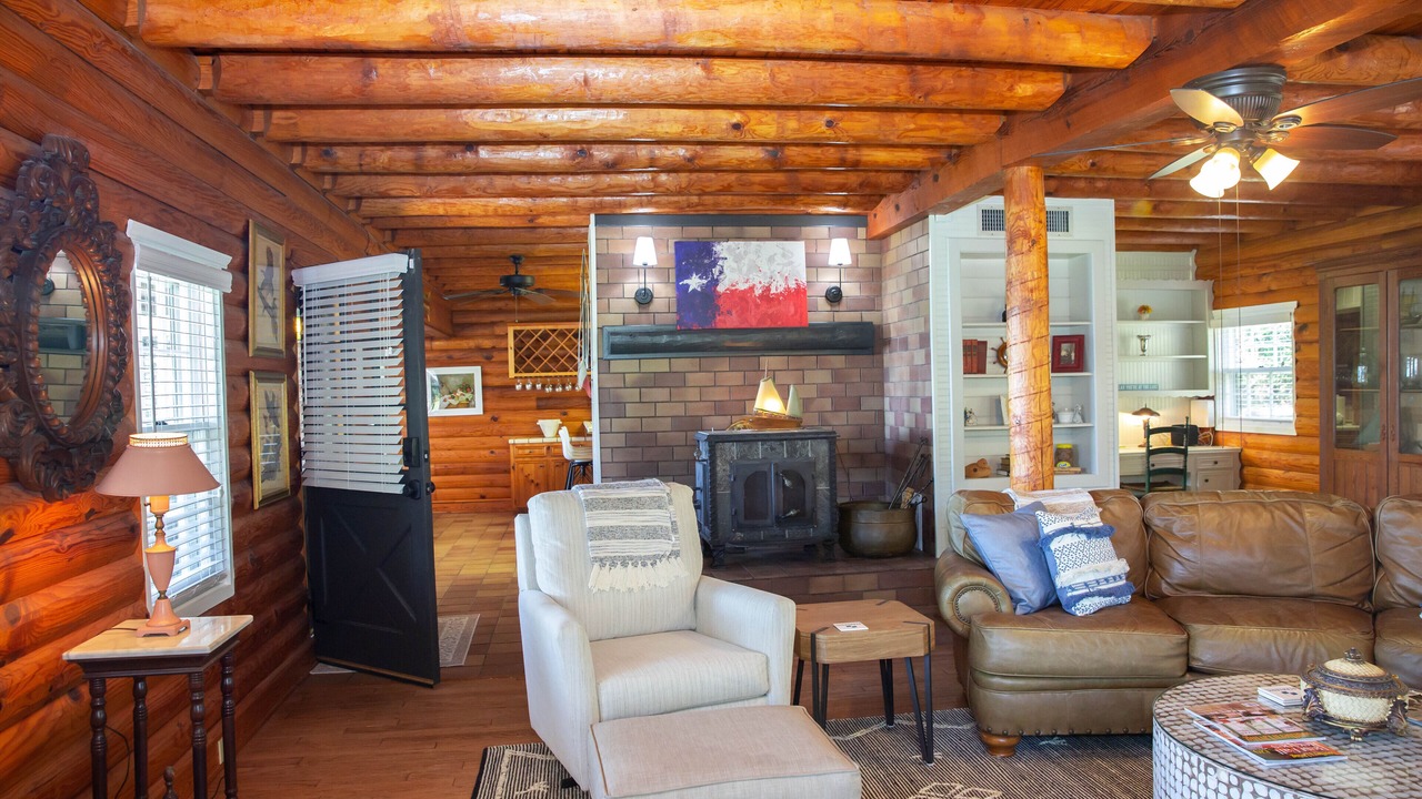 Photo of Livingroom in West Livingston