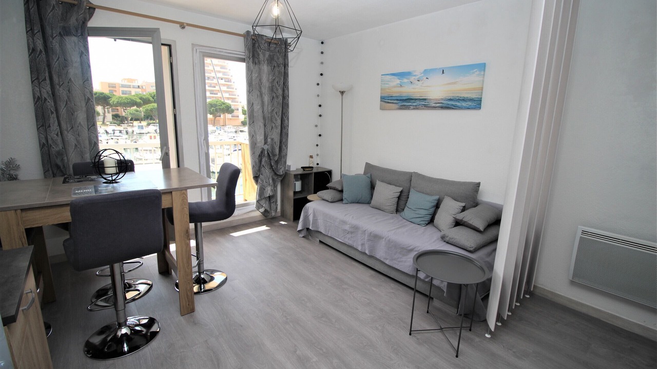 Photo of Livingroom in Le Port