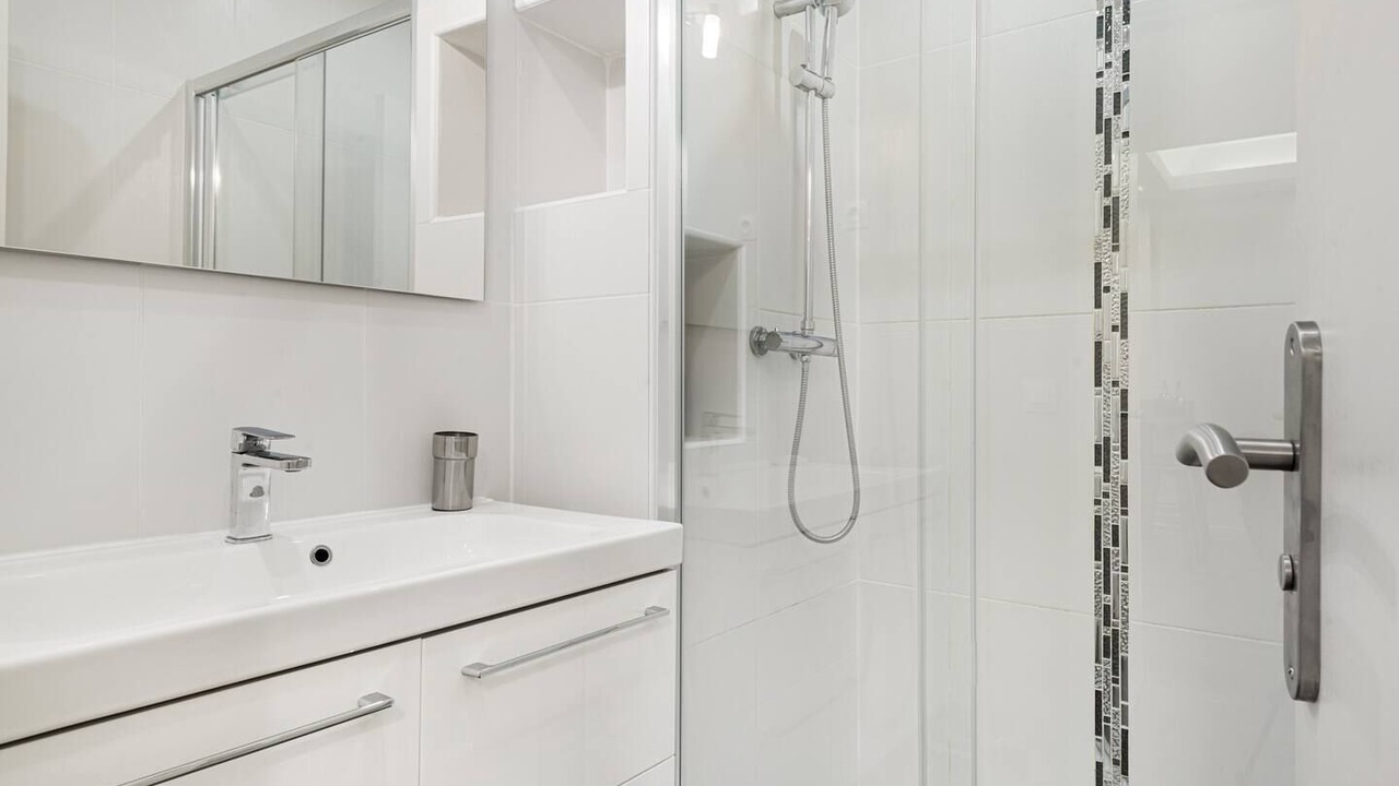 Photo of Bathroom in Quartier des Grandes-Carrieres