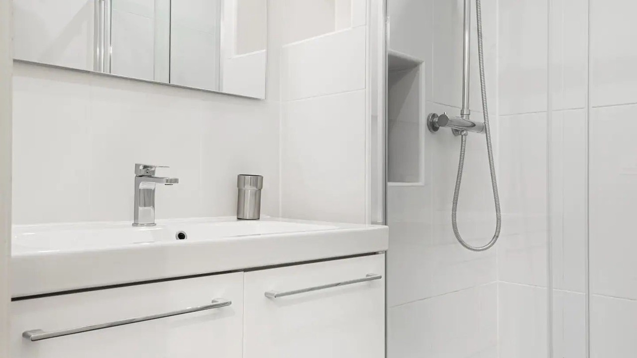 Photo of Bathroom in Quartier des Grandes-Carrieres