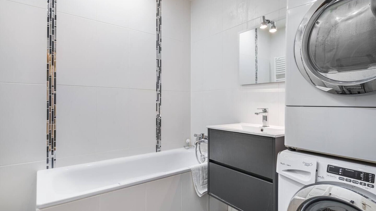 Photo of Bathroom in Quartier des Grandes-Carrieres