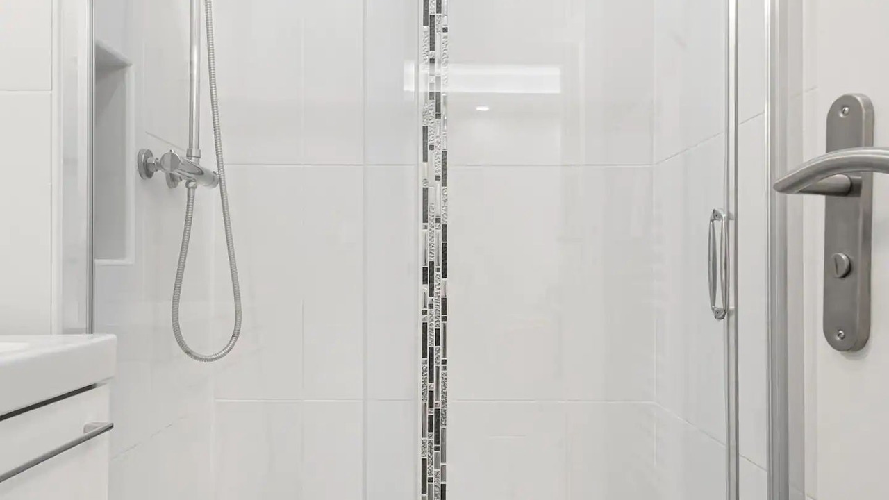 Photo of Bathroom in Quartier des Grandes-Carrieres