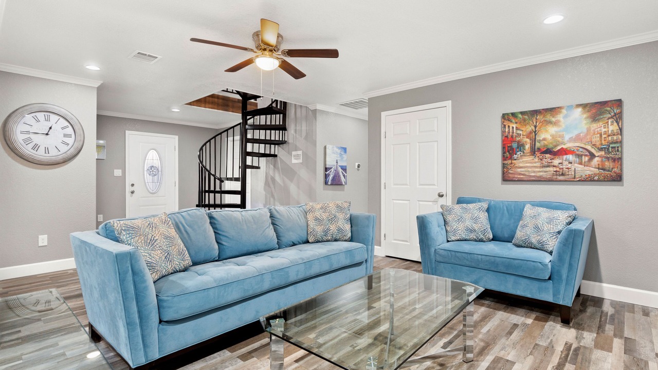 Photo of Livingroom in Leon Valley