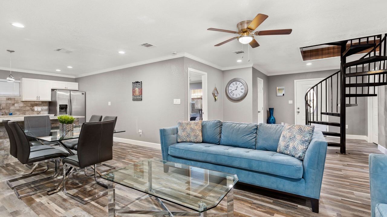Photo of Livingroom in Leon Valley