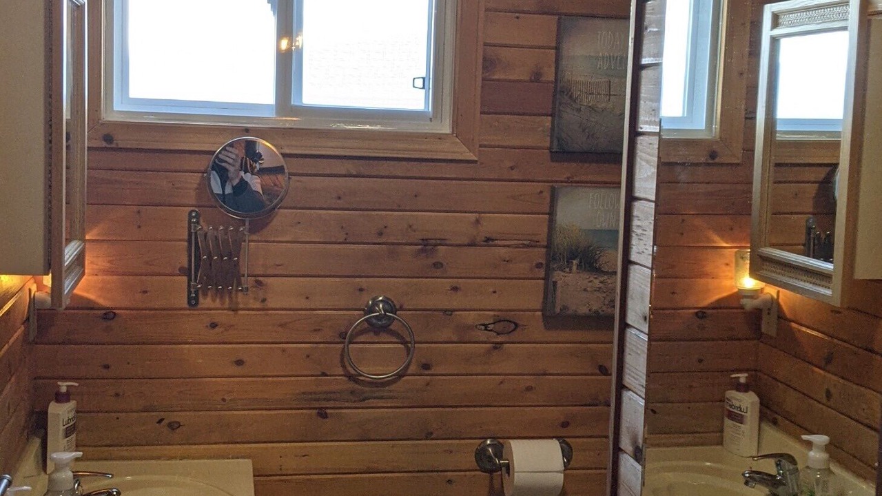 Photo of Bathroom in Hillside Beach