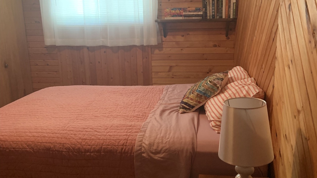 Photo of Bedroom in Hillside Beach
