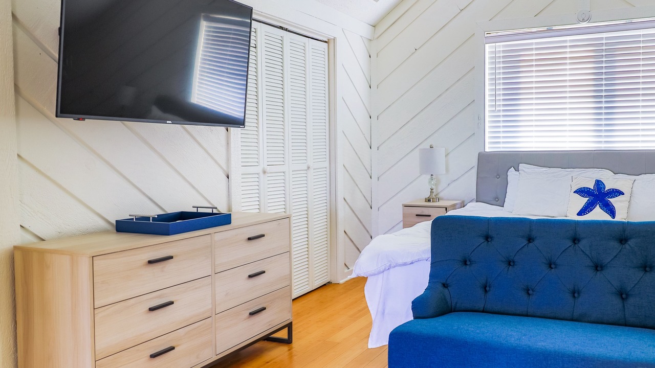 Photo of Bedroom in Willoughby Spit