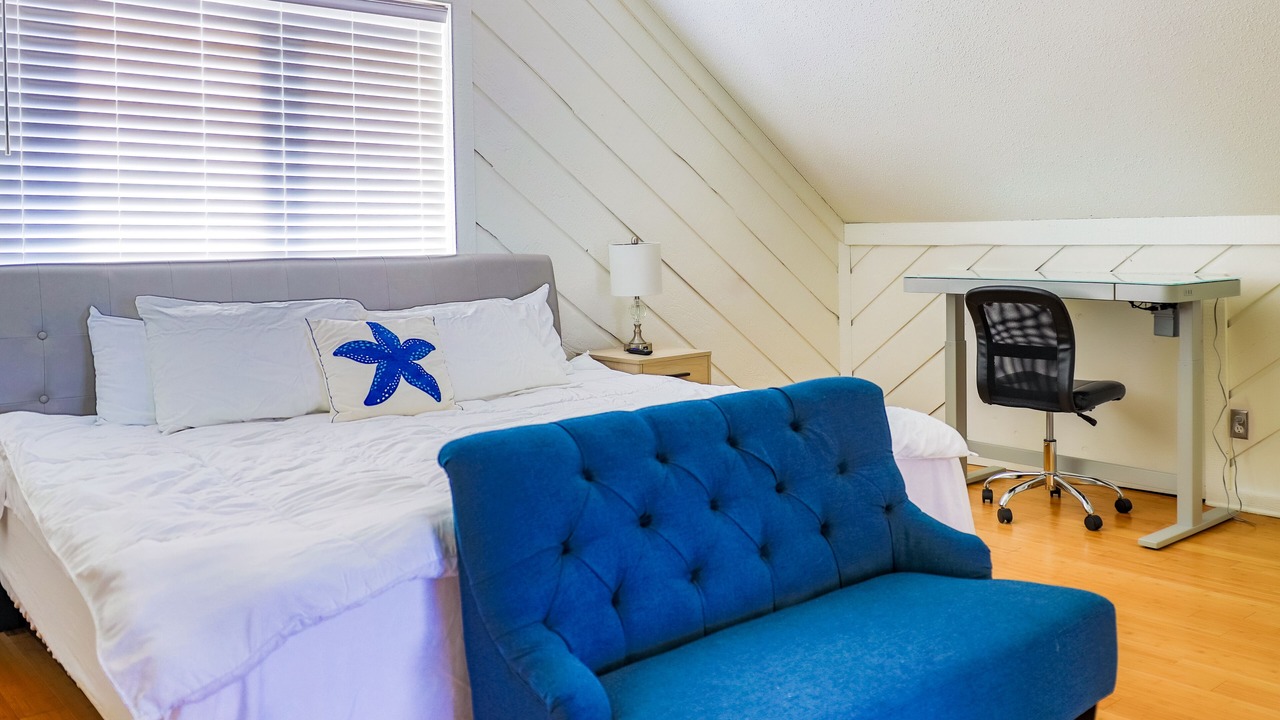 Photo of Bedroom in Willoughby Spit