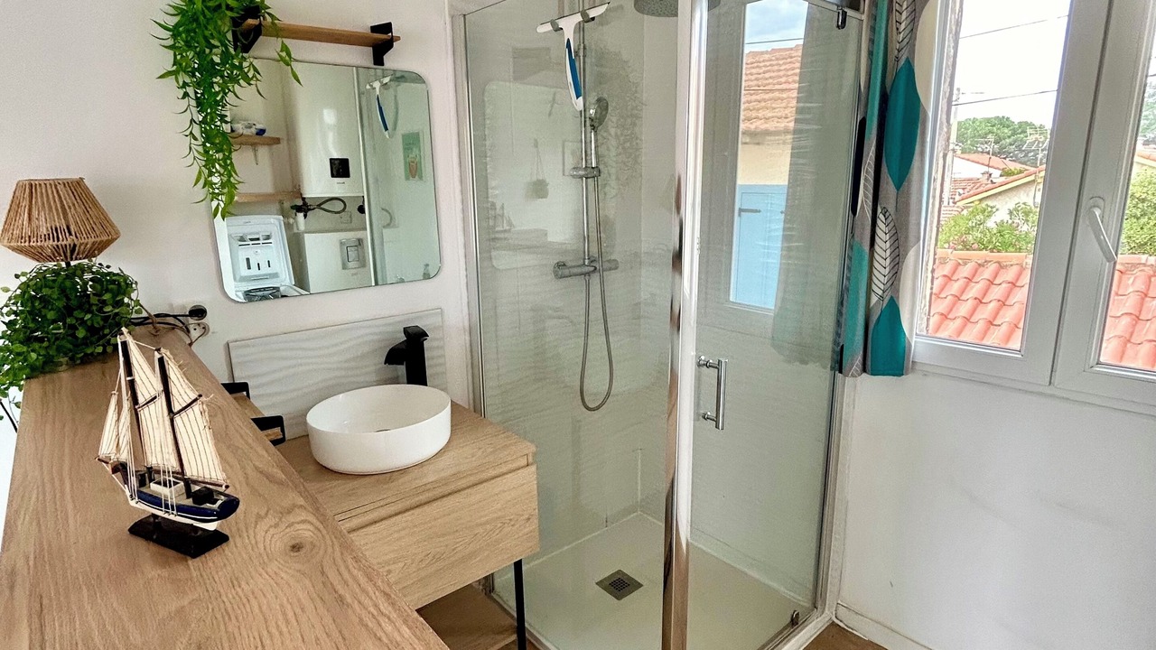 Photo of Bathroom in Le Port