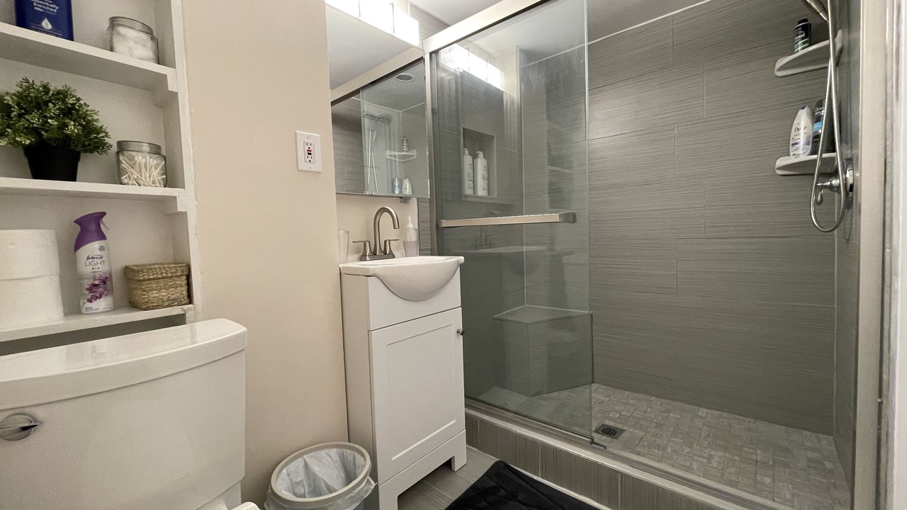 Photo of Bathroom in Manoa