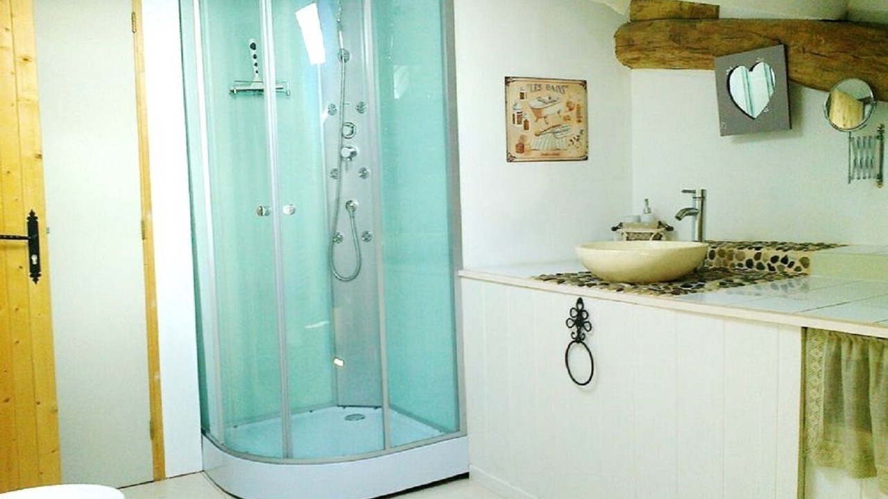 Photo of Bathroom in Saint-Martin-des-Fontaines