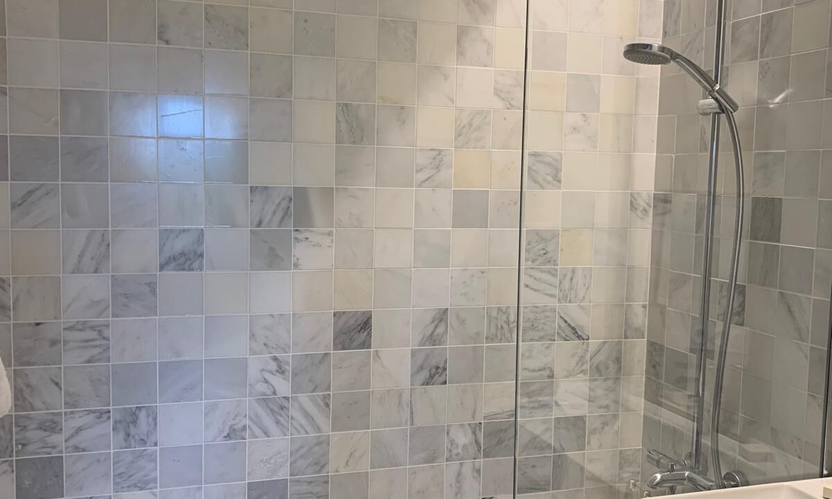 Photo of Bathroom in Larnage