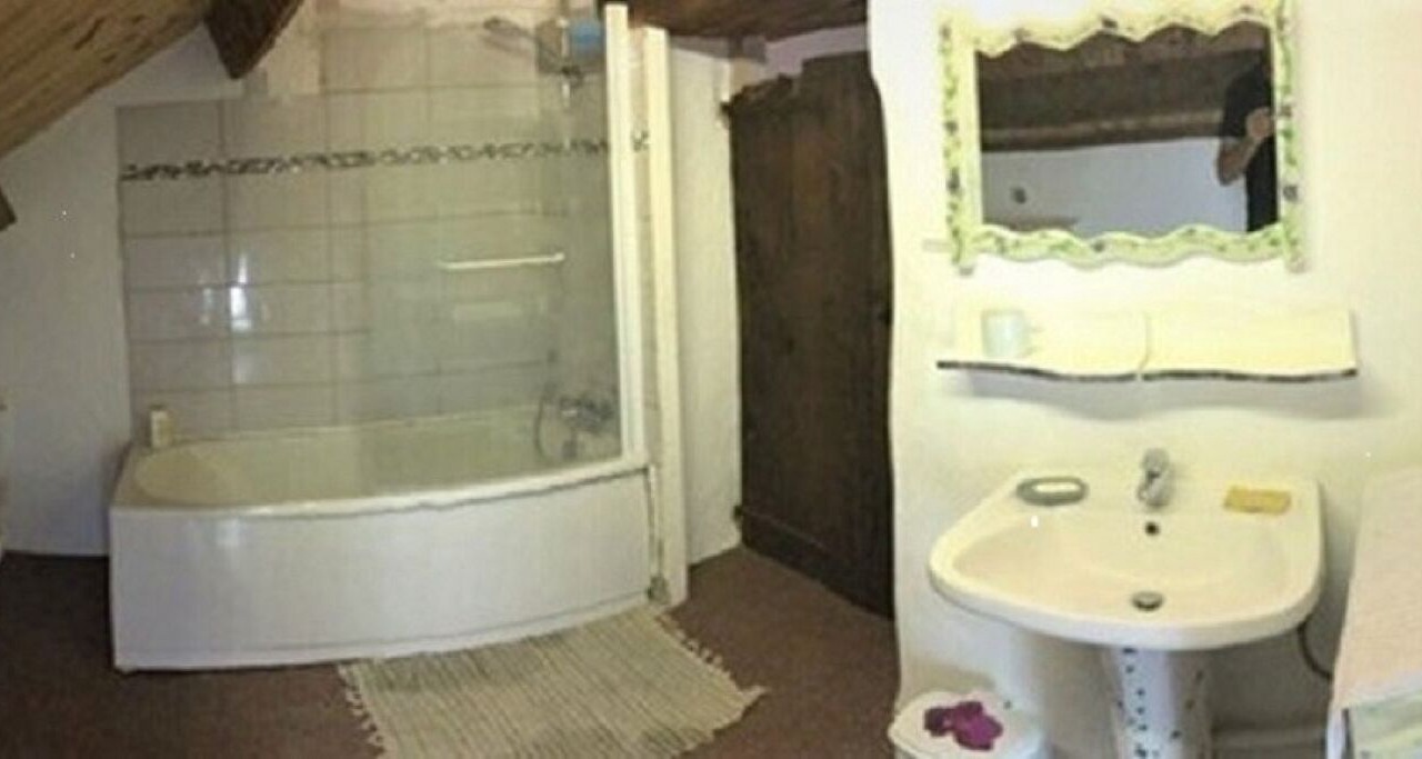 Photo of Bathroom in Saint-Rome-de-Tarn