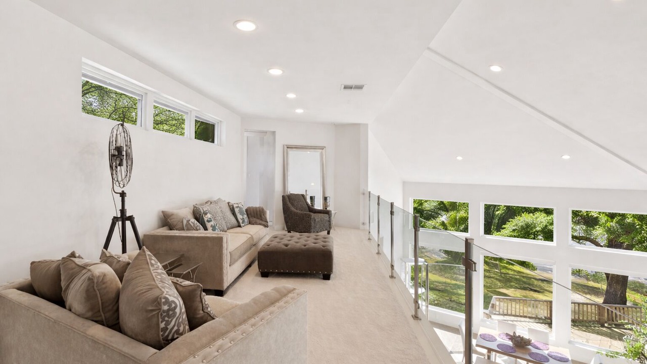 Photo of Livingroom in Carolyn Estates