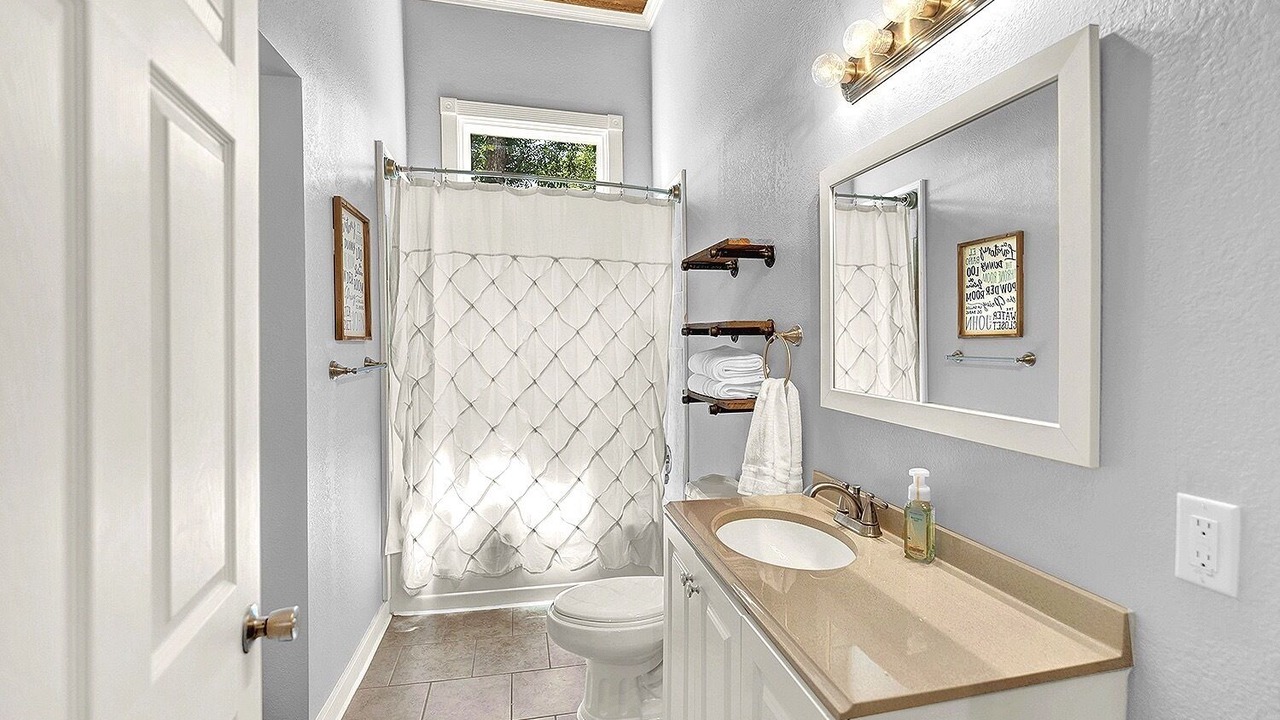 Photo of Bathroom in Hondo
