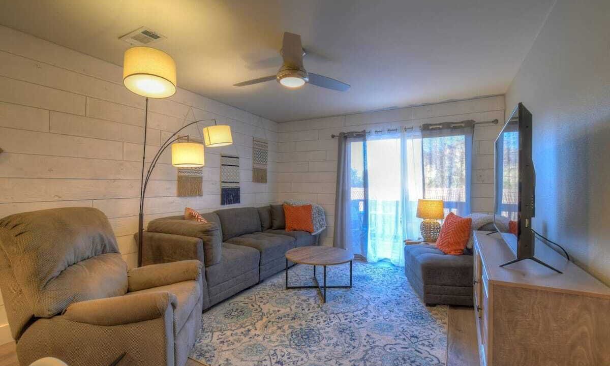 Photo of Livingroom in Horseshoe Bay